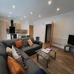 Stylish Jewellery Quarter Apartment Sleeps 6