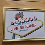 Stylish Jewellery Quarter Apartment Sleeps 6